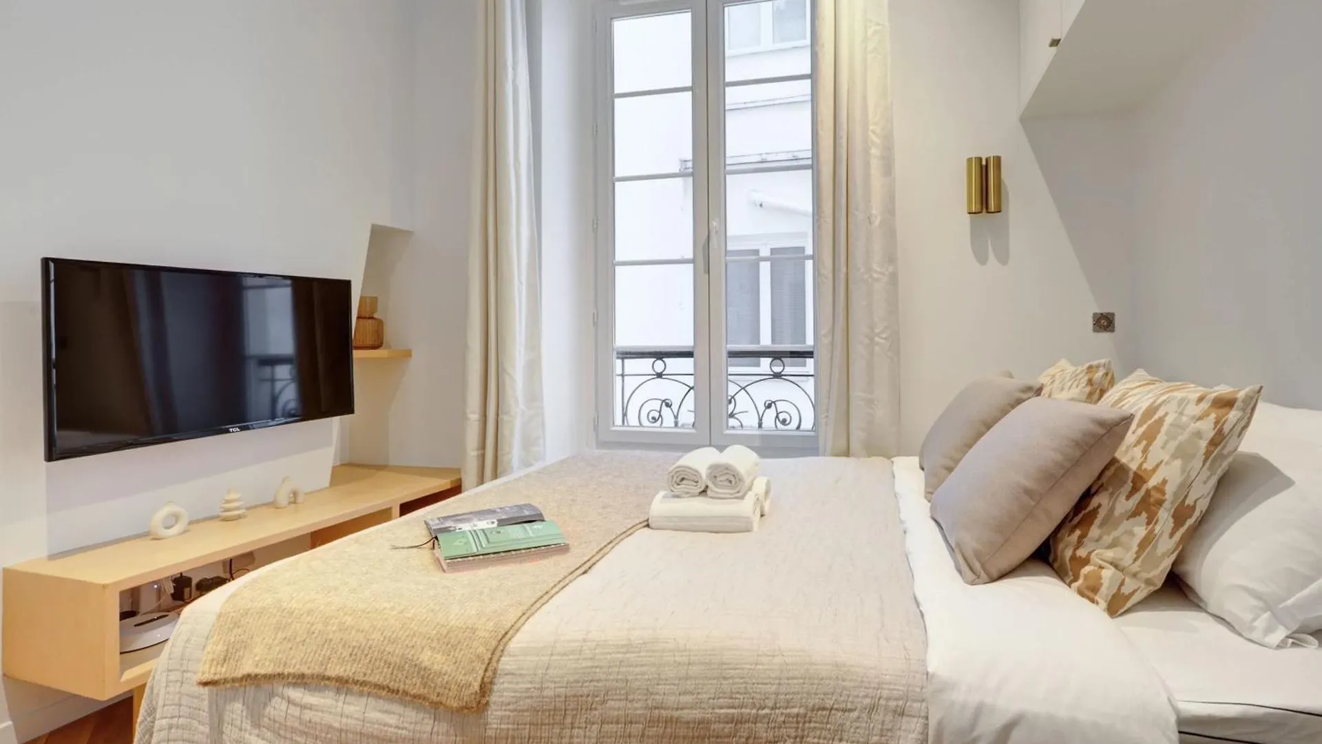Apartment Bnbnova - Le Marais & Notre-Dame Paris