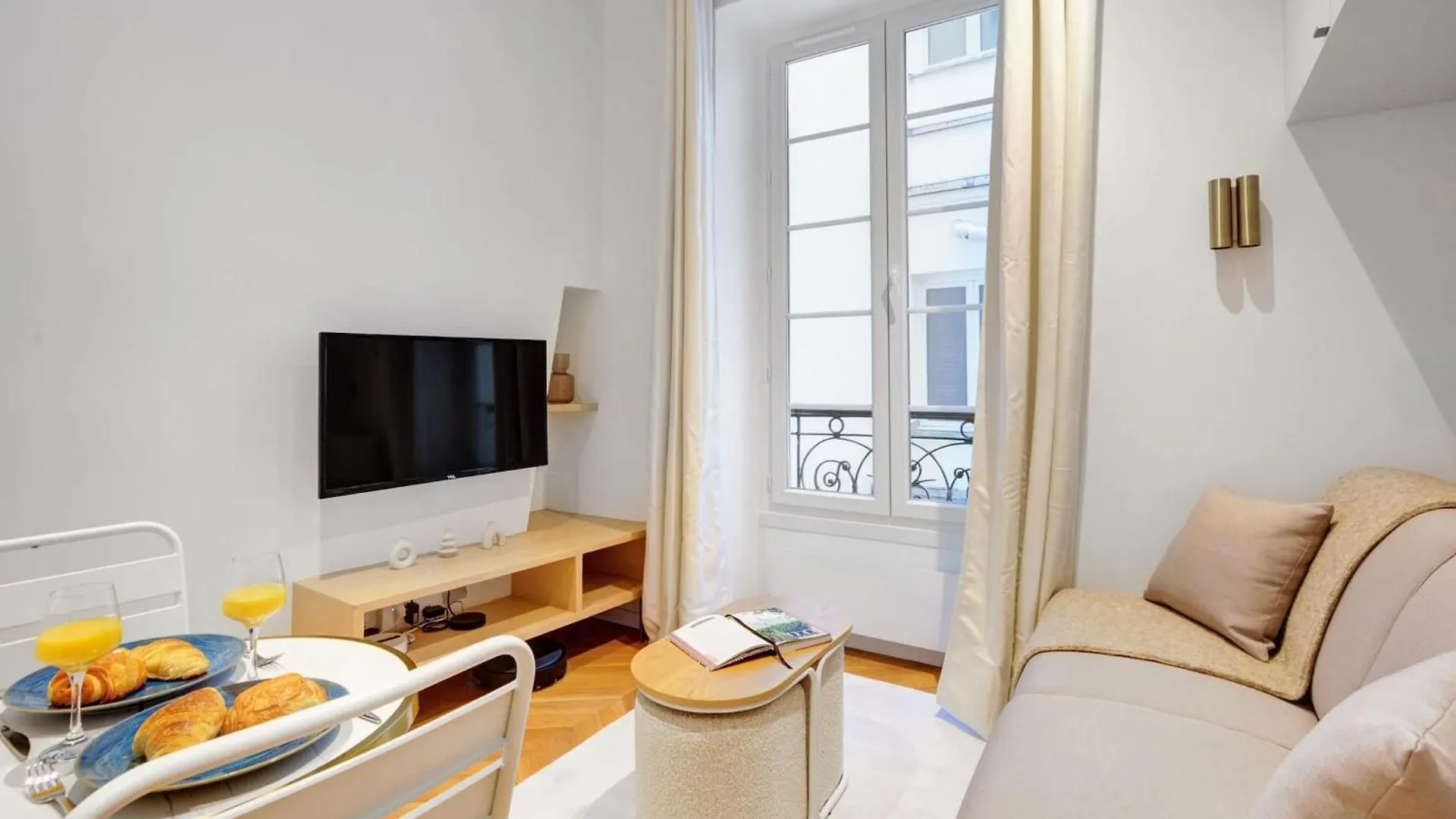 Apartment Bnbnova - Le Marais & Notre-Dame Paris France