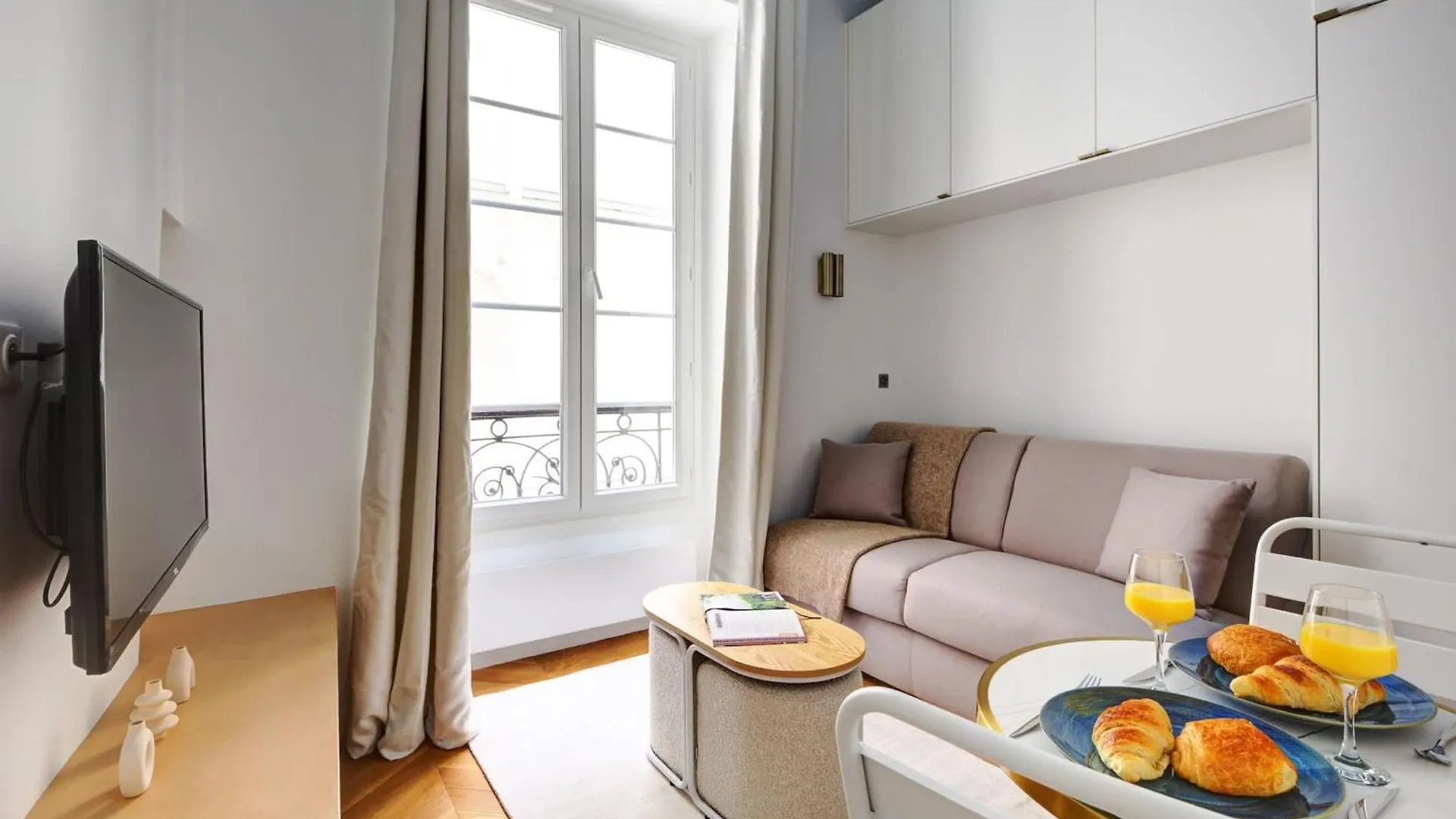 Bnbnova - Le Marais & Notre-Dame Paris 0*,