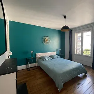  Apartment Eiffel Flats
