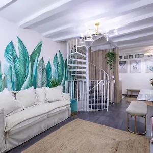 - Le Louvre Working & Living Apartment